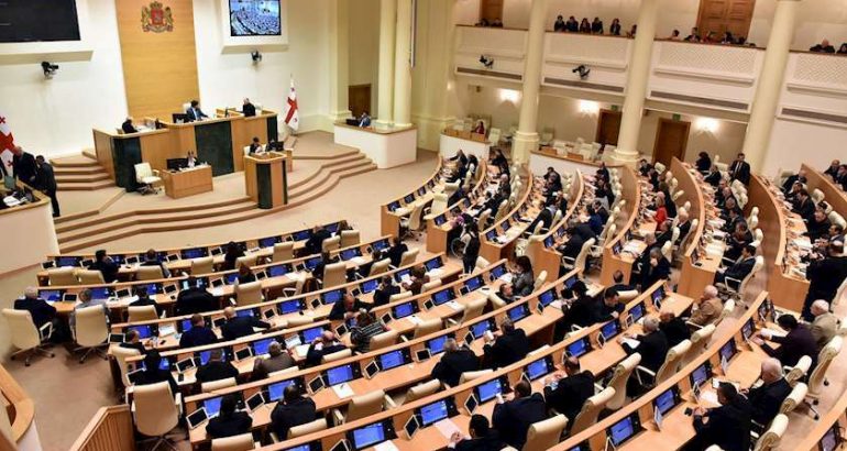ხმაურიანი განხილვის შემდეგ, პარლამენტის ორმა კომიტეტმა სახელმწიფო ინსპექტორის სამსახურის გაუქმების ინიციატივას, მხარი დაუჭირა