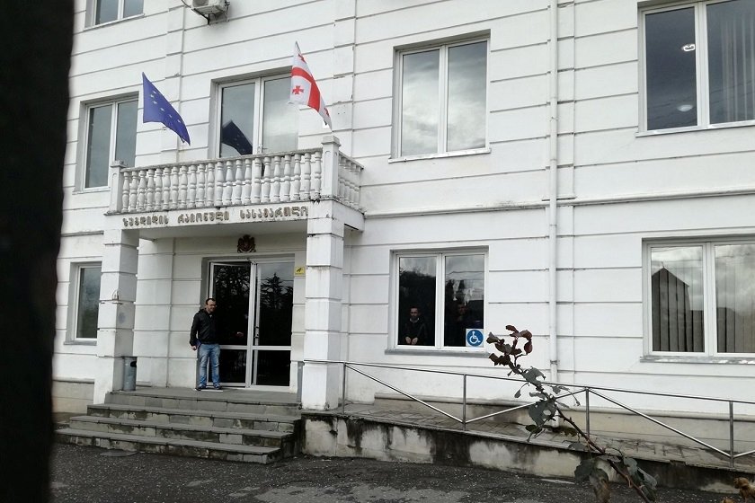 ზუგდიდის რაიონული სასამართლო ბადრი ესებუას აღკვეთის ღონისძიებაზე მსჯელობს