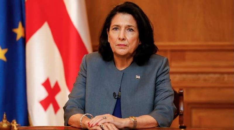პრეზიდენტი საკმარისად არ მიიჩნევს "საელჩოებთან მოკალათებული" ხალხის არჩევნებში მონაწილეობას