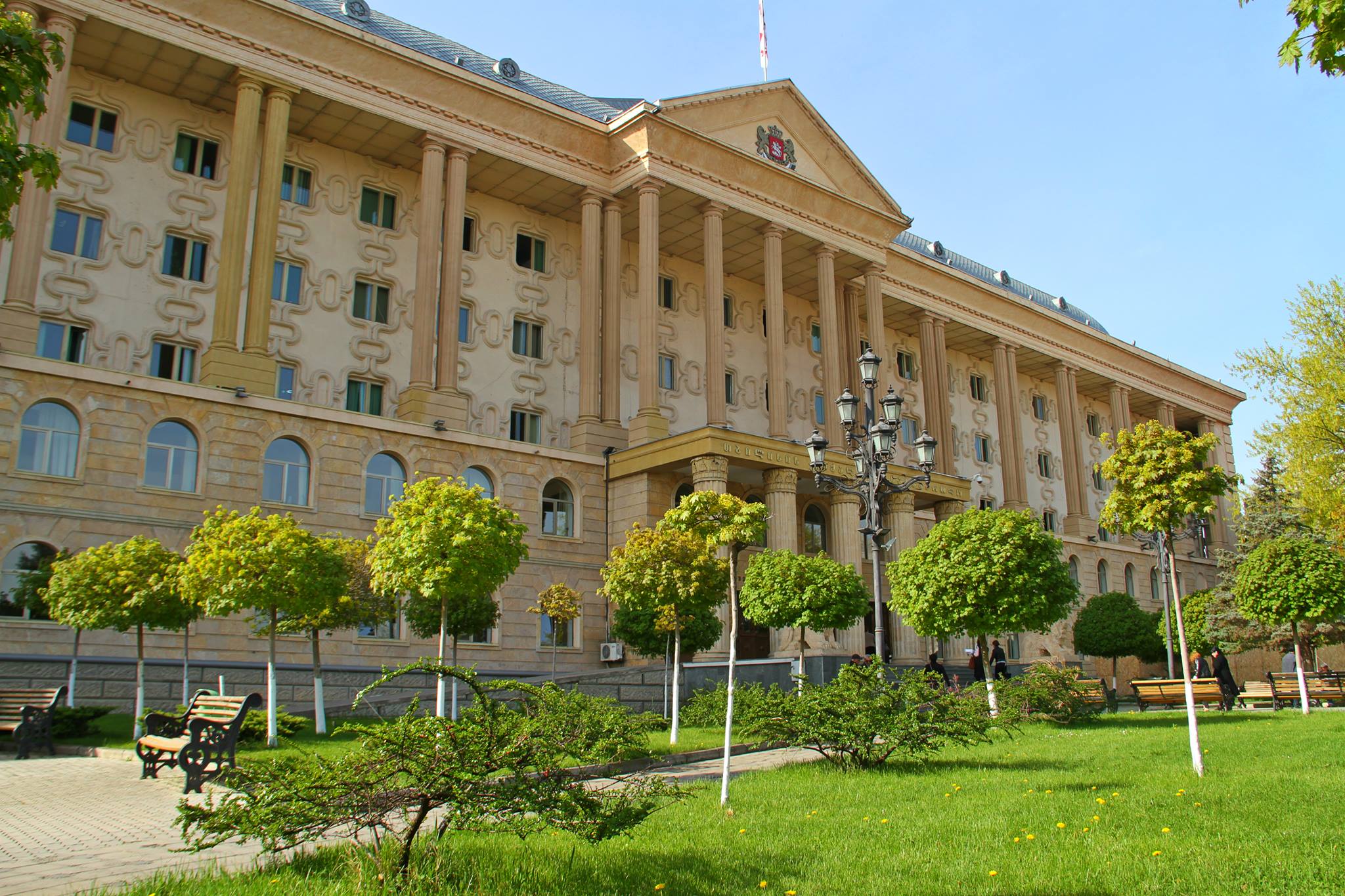 თბილისის საქალაქო სასამართლომ განსაკუთრებით დიდი ოდენობით უკანონო შემოსავლის ლეგალიზაციის ფაქტზე ერთი ფიზიკური და ერთი იურიდიული პირი დამნაშავედ ცნო