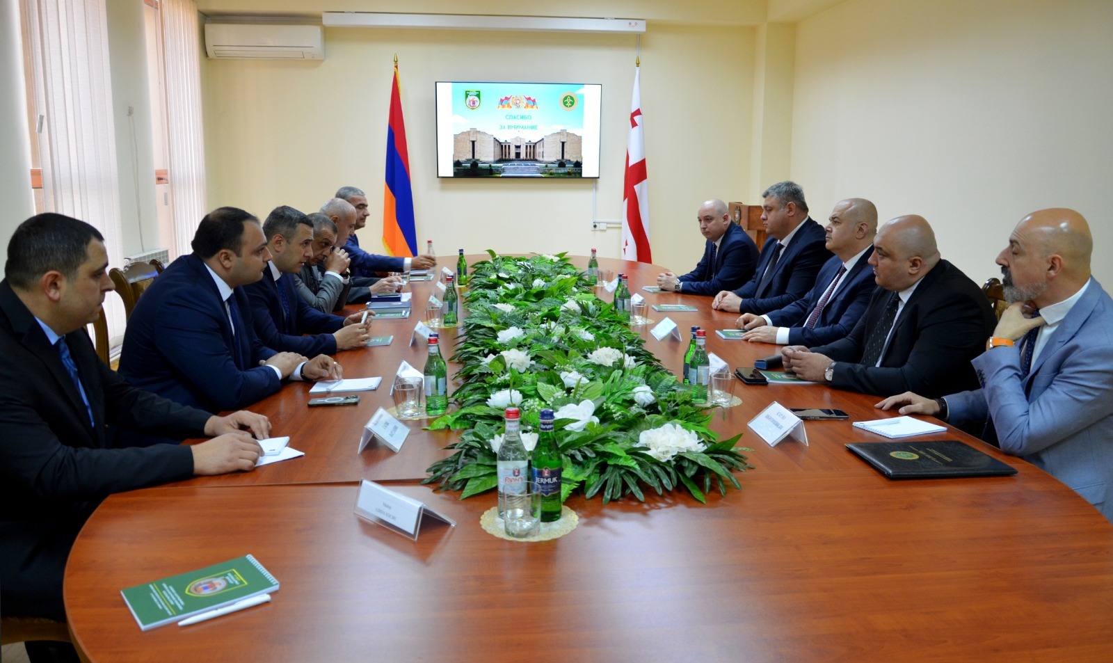 შინაგან საქმეთა სამინისტროს სასაზღვრო პოლიციის უფროსი, გენერალ-მაიორი ნიკოლოზ შარაძე, დელეგაციასთან ერთად, სამუშაო ვიზიტით სომხეთის რესპუბლიკაში იმყოფებოდა.