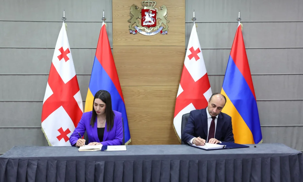 საქართველოს შინაგან საქმეთა მინისტრმა, გეკა გელაძემ შეხვედრა გამართა სომხეთის რესპუბლიკის შინაგან საქმეთა მინისტრთან, არპინე სარგსიანთან, რომელიც საქართველოში, დელეგაციასთან ერთად, ოფიციალური ვიზიტით იმყოფება.